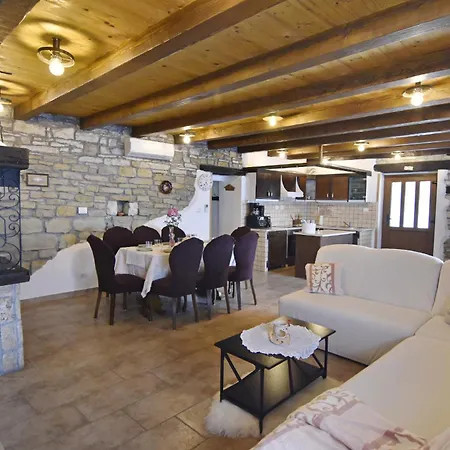 Vesna 펜션 그로즈냔